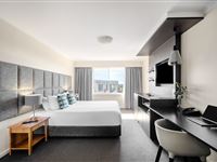 Mantra_on_Northbourne_Canberra_Hotel_Room