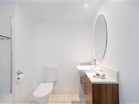 Mantra_on_Northbourne_Canberra_Hotel_Room_Bathroom