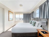 Mantra_on_Northbourne_Canberra_One_Bedroom_Bedroom