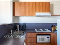 Mantra_on_Northbourne_Canberra_One_Bedroom_Kitchen